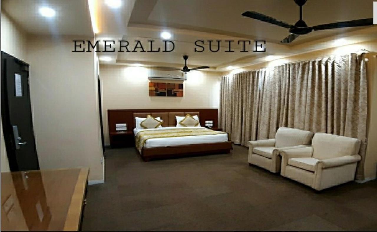 The Emerald Club ,Rajkot Exterior foto